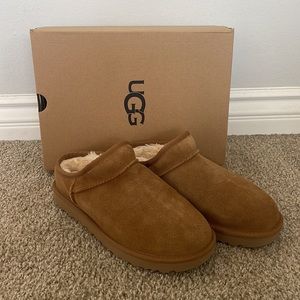 NWT UGG CLASSIC SLIPPER - Size 8 - Chestnut Suede